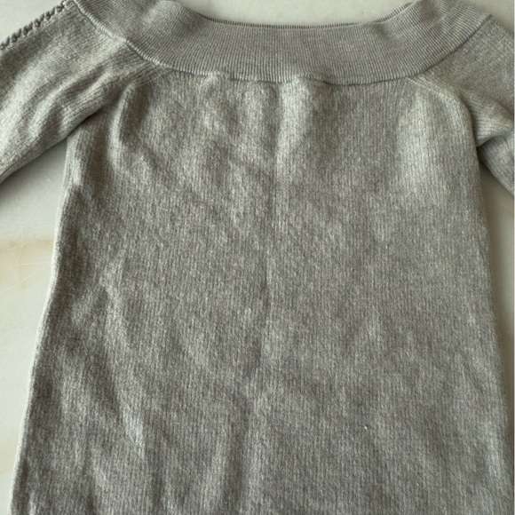 Banana Republic 100% Merino Wool Grey Off-the-Shoulder Sweater - Picture 2 of 4